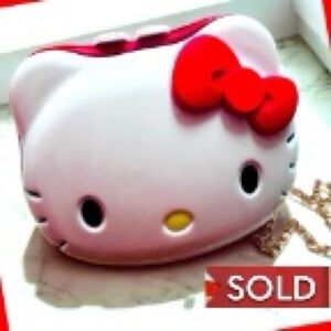 Beautiful Crossbody Shiny White Hardshell HELLY KITTY Purse w/ Gold Chain Strap